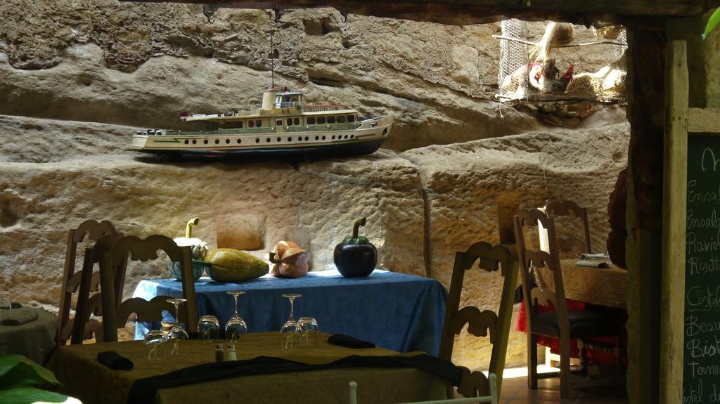 Hotel Restaurant El Pati Peratallada Ngoại thất bức ảnh